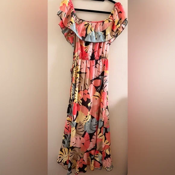 New! Indulge Tropical Print MIDI Dress - Picture 7 of 7